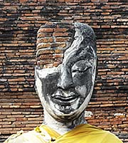 'Broken Buddha in Wat Suwannawas' by Asienreisender